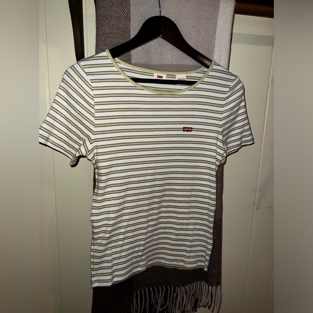 Levi’s Honey Tee